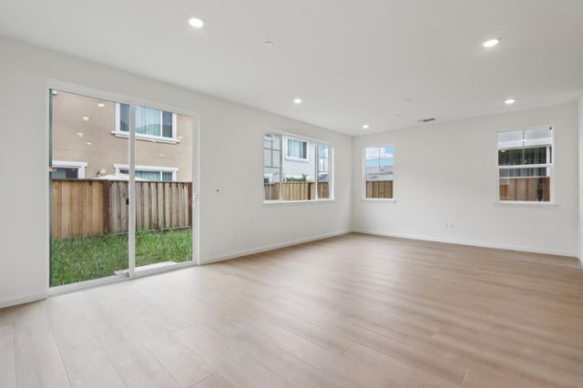 2211 Daisy Drive, Hollister, CA 95023