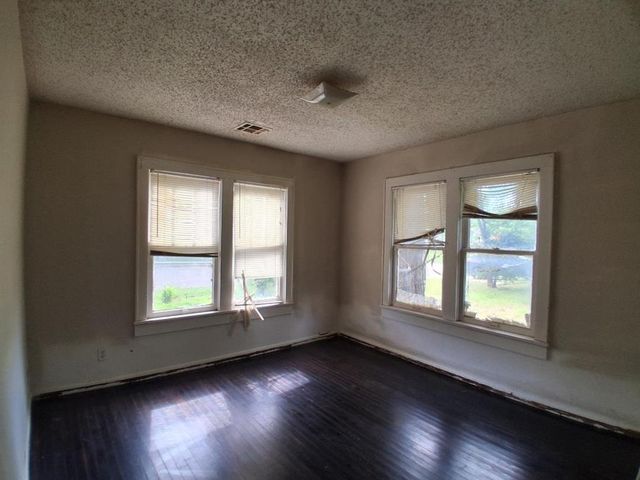 222 N Center Avenue, Shawnee, OK 74801