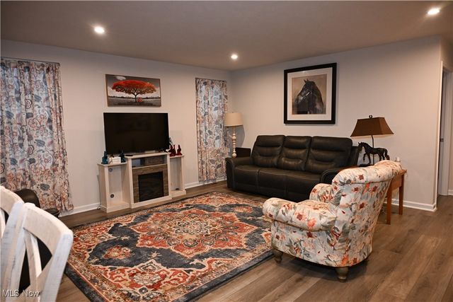 1020 Sandstone Avenue, Akron, OH 44312