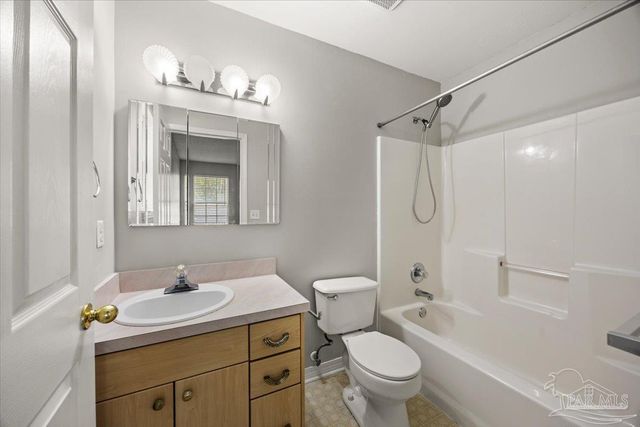 6886 Kapok Dr, Milton, FL 32583