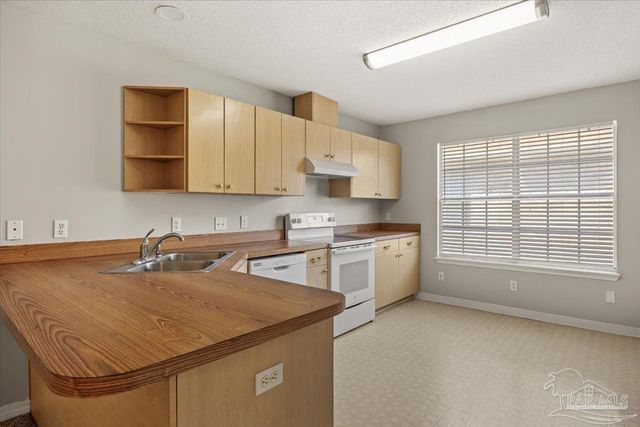 6886 Kapok Dr, Milton, FL 32583