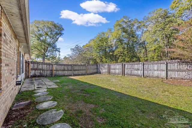 6886 Kapok Dr, Milton, FL 32583