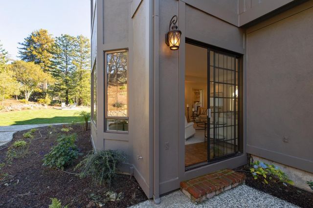 1080 Macadamia Drive, Hillsborough, CA 94010