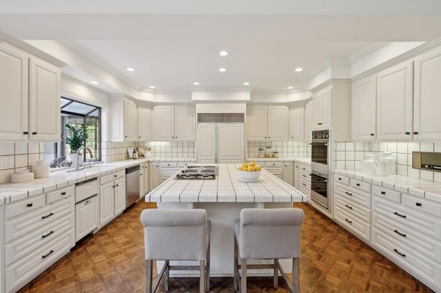 1080 Macadamia Drive, Hillsborough, CA 94010