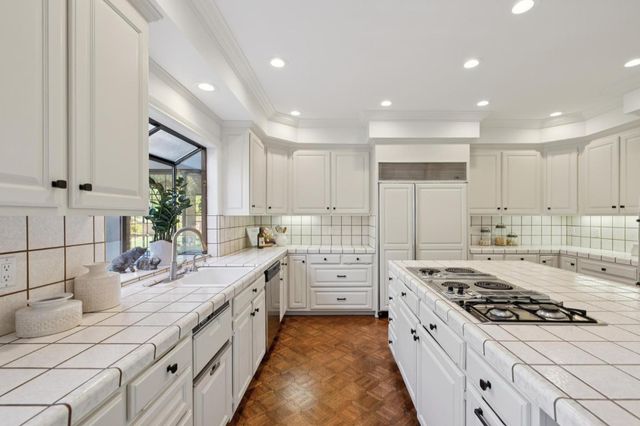 1080 Macadamia Drive, Hillsborough, CA 94010