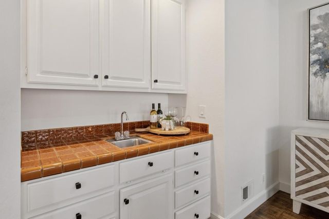 1080 Macadamia Drive, Hillsborough, CA 94010