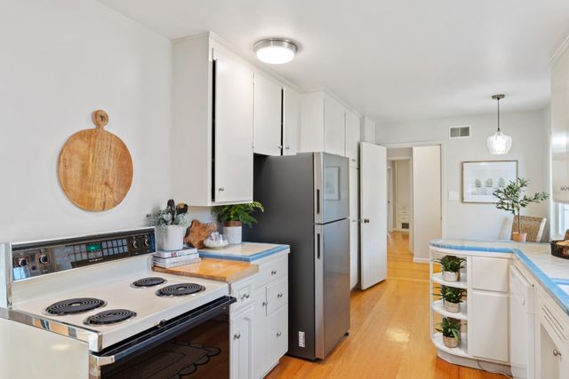 1527 Laurel Place, Menlo Park, CA 94025