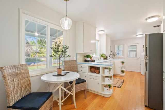 1527 Laurel Place, Menlo Park, CA 94025