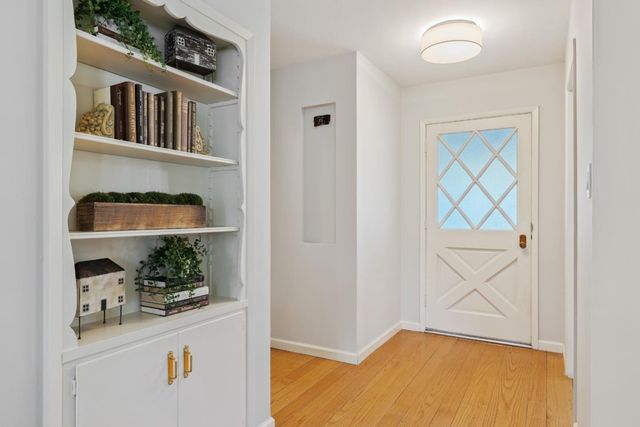 1527 Laurel Place, Menlo Park, CA 94025