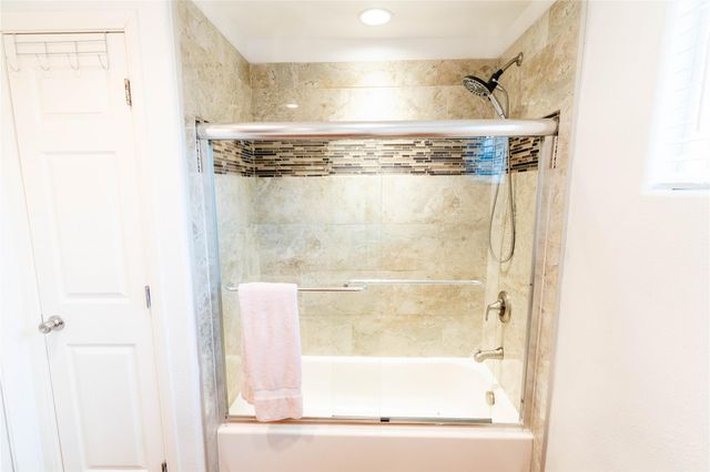 119 S Carroll Street, La Porte, TX 77571