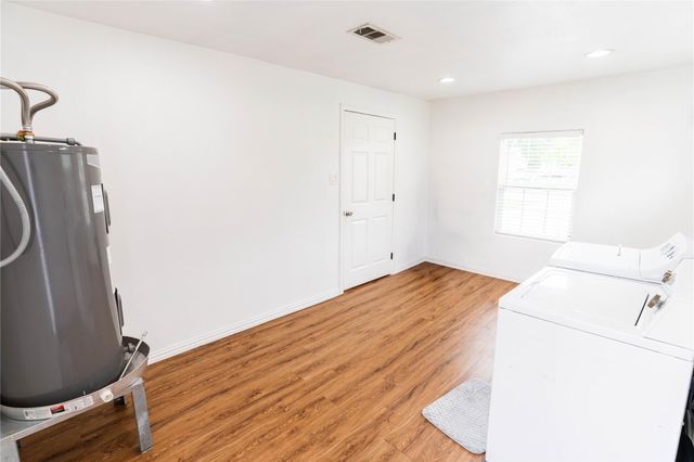 119 S Carroll Street, La Porte, TX 77571