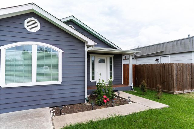 119 S Carroll Street, La Porte, TX 77571