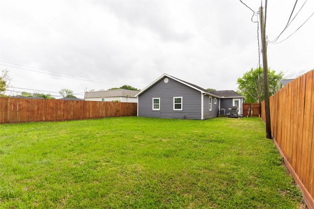 119 S Carroll Street, La Porte, TX 77571