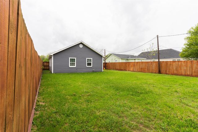 119 S Carroll Street, La Porte, TX 77571