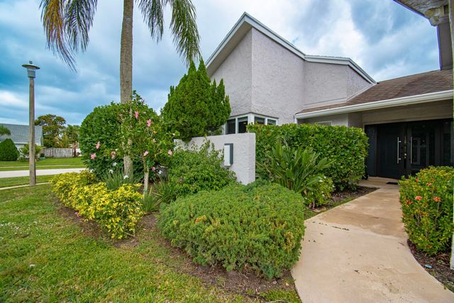 7484 Malibu Crescent, Boca Raton, FL 33433