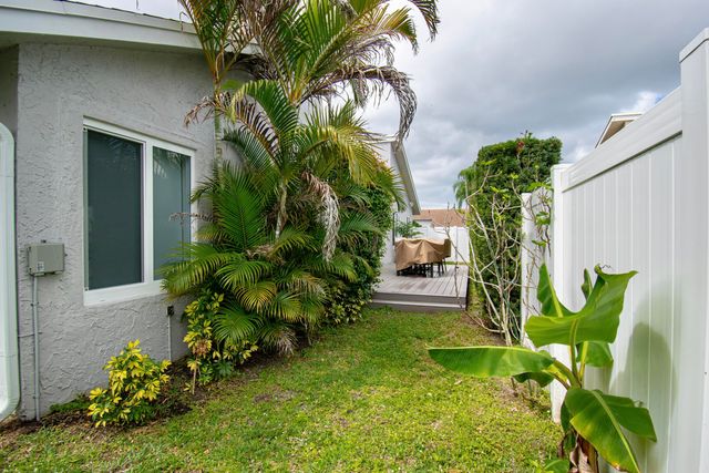 7484 Malibu Crescent, Boca Raton, FL 33433