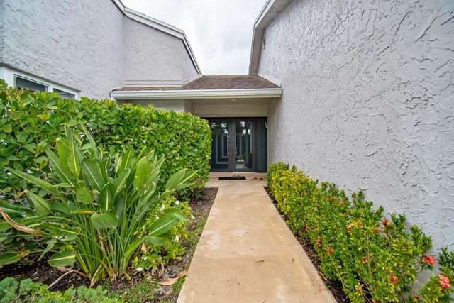 7484 Malibu Crescent, Boca Raton, FL 33433