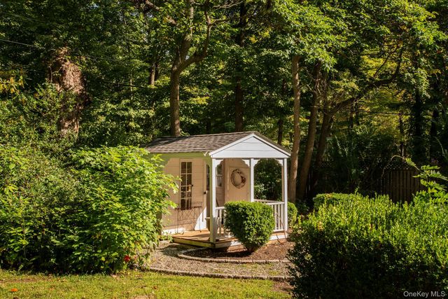 521 Barrett Hill Road, Mahopac, NY 10541