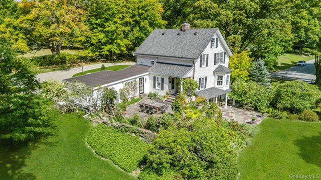 521 Barrett Hill Road, Mahopac, NY 10541