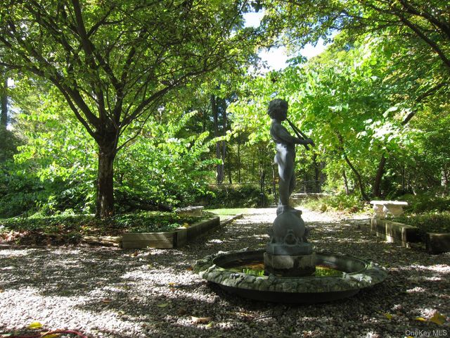 521 Barrett Hill Road, Mahopac, NY 10541