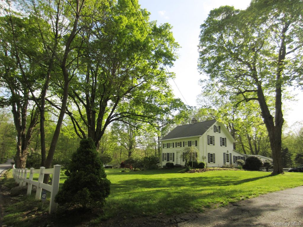 521 Barrett Hill Road, Mahopac, NY 10541