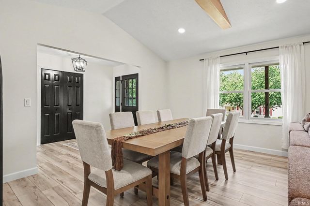 59789 Settlers Trail, Osceola, IN 46561