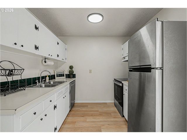 15540 Se HARRISON St, Portland, OR 97233