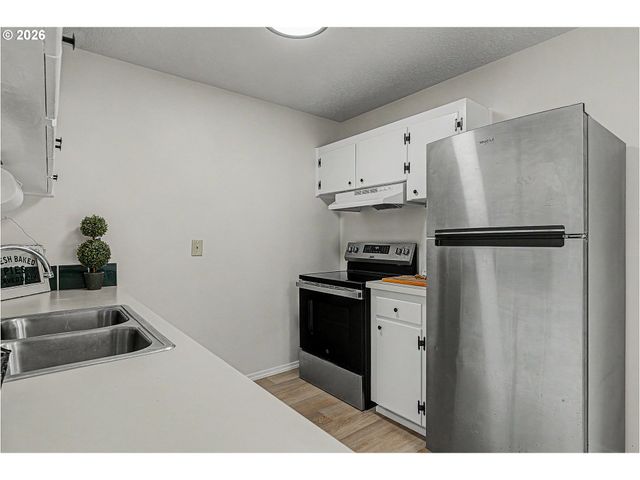 15540 Se HARRISON St, Portland, OR 97233