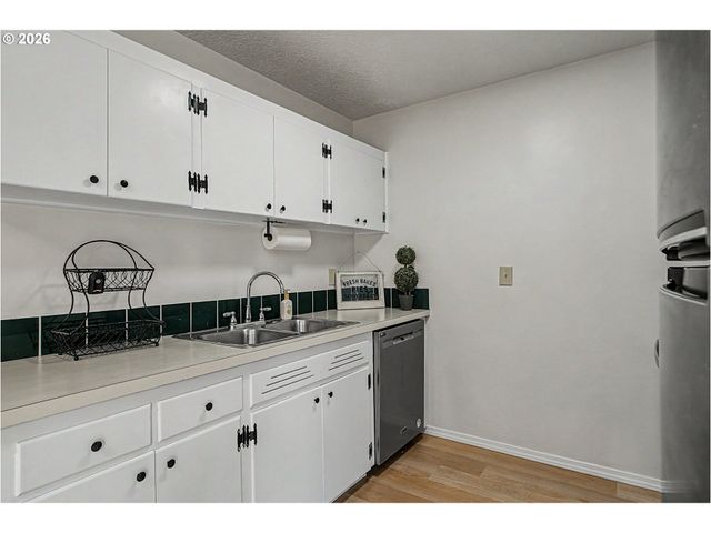 15540 Se HARRISON St, Portland, OR 97233