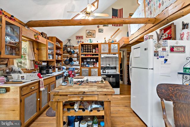 819 PACKING HOUSE RD, Berkeley Springs, WV 25411