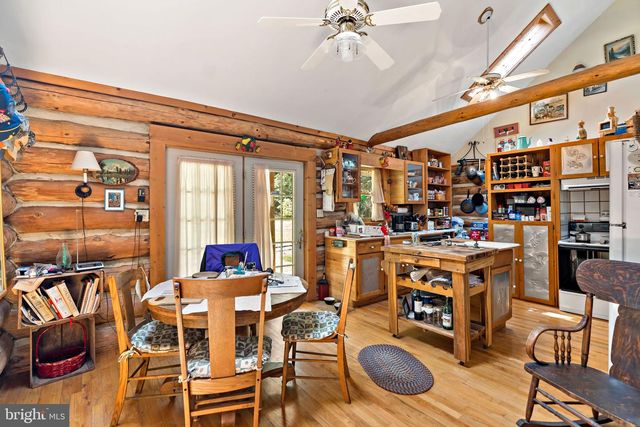 819 PACKING HOUSE RD, Berkeley Springs, WV 25411
