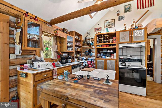 819 PACKING HOUSE RD, Berkeley Springs, WV 25411