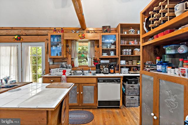 819 PACKING HOUSE RD, Berkeley Springs, WV 25411
