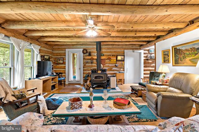 819 PACKING HOUSE RD, Berkeley Springs, WV 25411