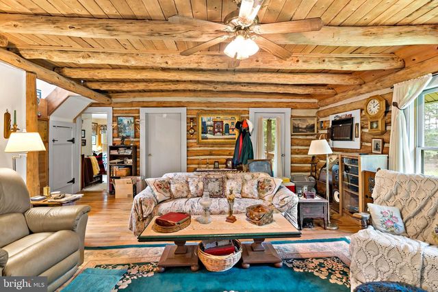 819 PACKING HOUSE RD, Berkeley Springs, WV 25411