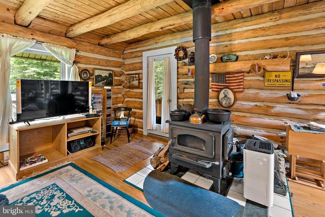 819 PACKING HOUSE RD, Berkeley Springs, WV 25411