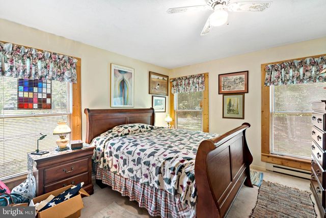 819 PACKING HOUSE RD, Berkeley Springs, WV 25411