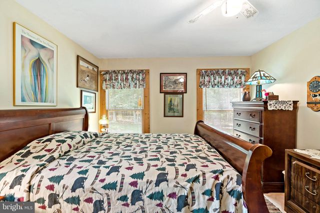 819 PACKING HOUSE RD, Berkeley Springs, WV 25411