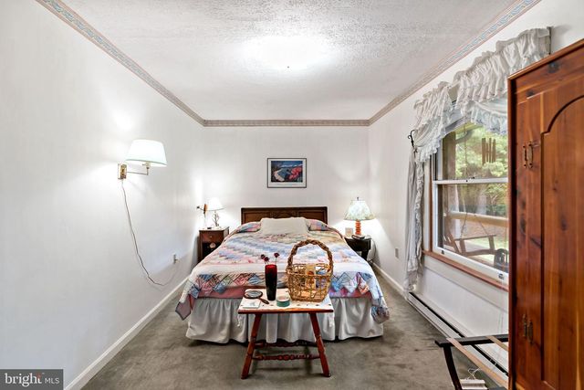 819 PACKING HOUSE RD, Berkeley Springs, WV 25411