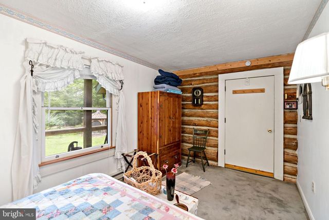 819 PACKING HOUSE RD, Berkeley Springs, WV 25411