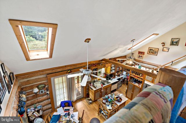 819 PACKING HOUSE RD, Berkeley Springs, WV 25411