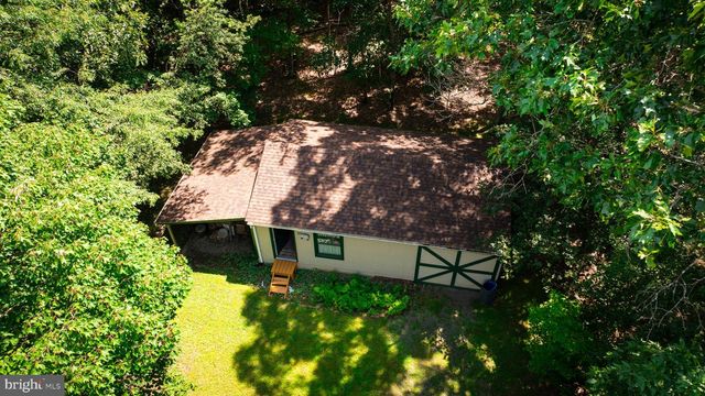 819 PACKING HOUSE RD, Berkeley Springs, WV 25411