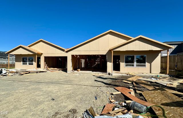 313 E Rapp Road, Talent, OR 97540