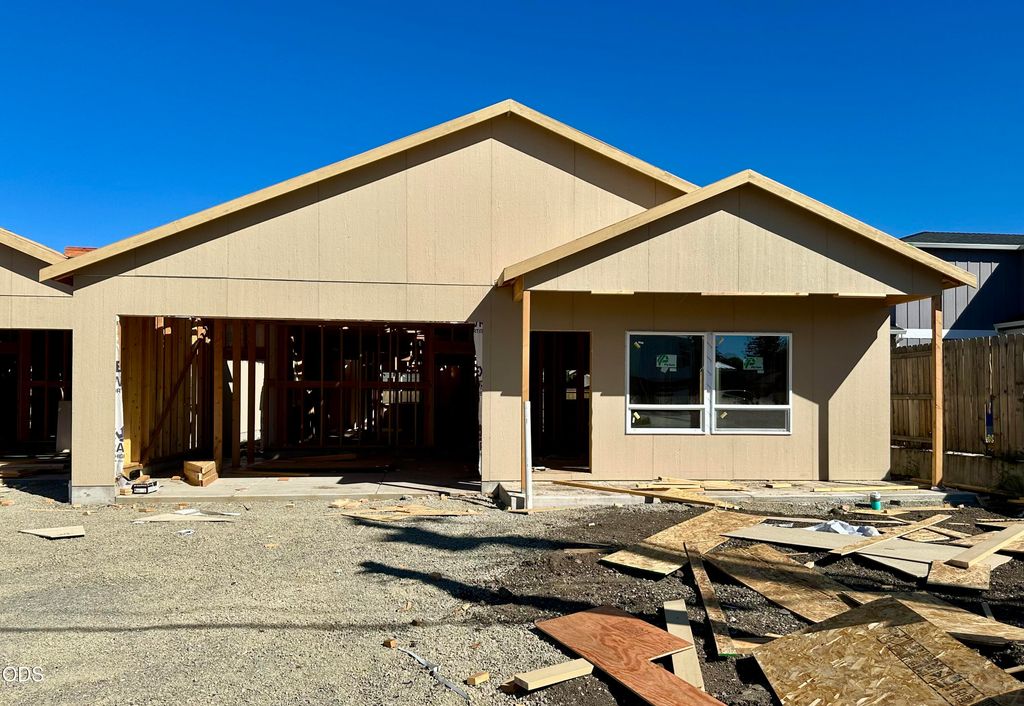 313 E Rapp Road, Talent, OR 97540