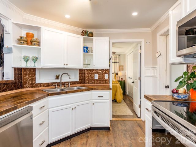 29 White Oak Road, Arden, NC 28704