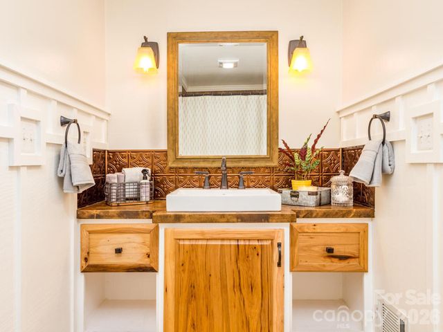 29 White Oak Road, Arden, NC 28704