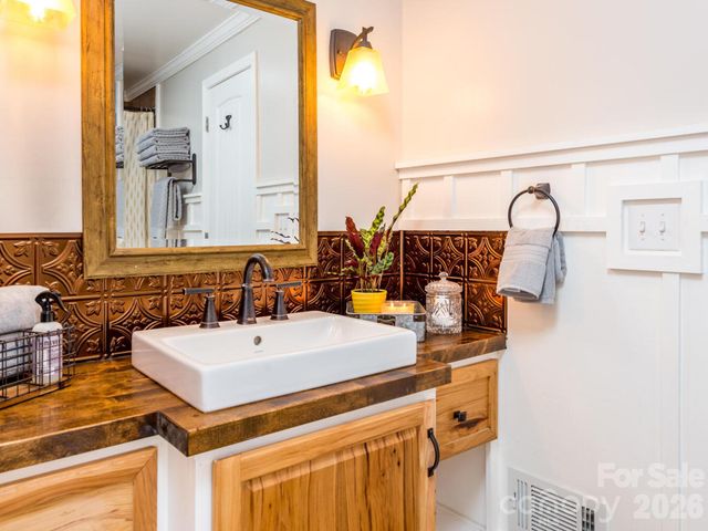 29 White Oak Road, Arden, NC 28704