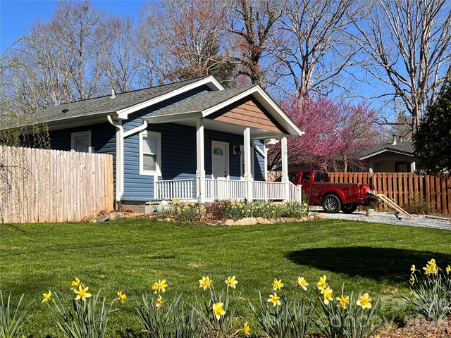 29 White Oak Road, Arden, NC 28704