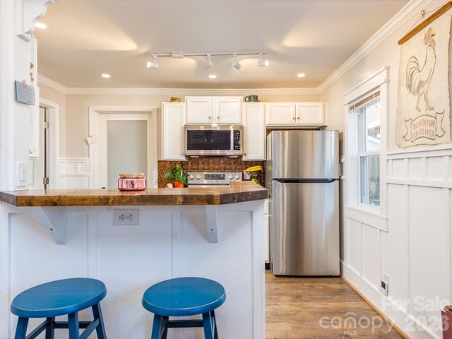 29 White Oak Road, Arden, NC 28704