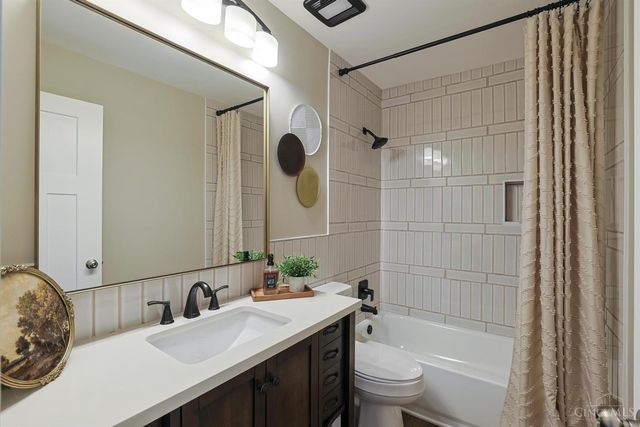 5475 Pine Vista Court, West Chester, OH 45069
